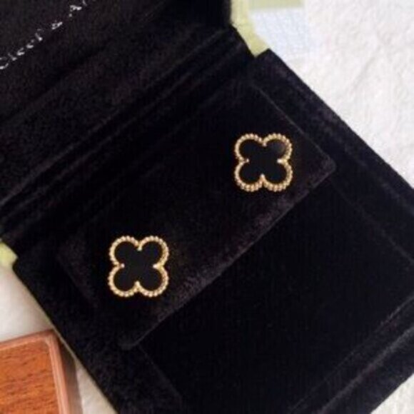 Elegant Black and Gold Clover Earrings - Picture 6 of 6
